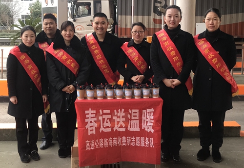 圖為志愿者合影 陳瑩攝=_副本.jpg